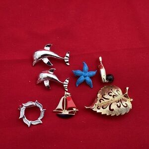 Gerry’s brooches lot as is